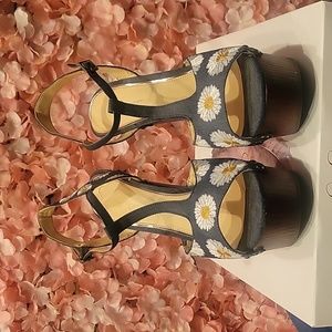 Jessica Simpson platform heels